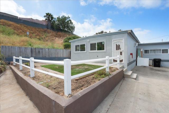 3260 64 Steel Street, San Diego CA: https://media.crmls.org/mediaz/086e8716-36e3-461a-8d6c-5eab9387b5b6.jpg