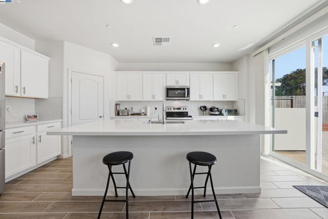 4158 Markovich Ct, Richmond CA: https://media.crmls.org/mediaz/086eabbe-495e-4653-8fa0-bf169c5cdd86.jpg