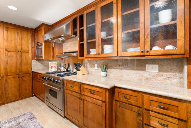 1905 Ocean Drive, Oxnard CA: https://media.crmls.org/mediaz/086ec653-31ad-437c-8ddd-aa23455ff43d.jpg