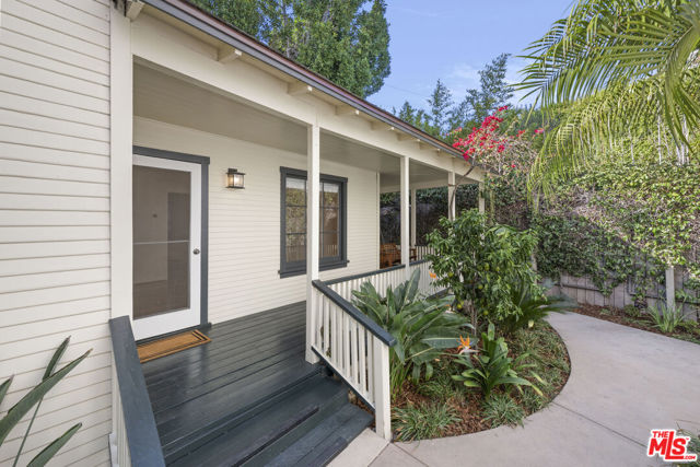 551 Westmount Drive, West Hollywood CA: https://media.crmls.org/mediaz/086f66e6-fe9c-4139-85b1-dce16f4297e0.jpg