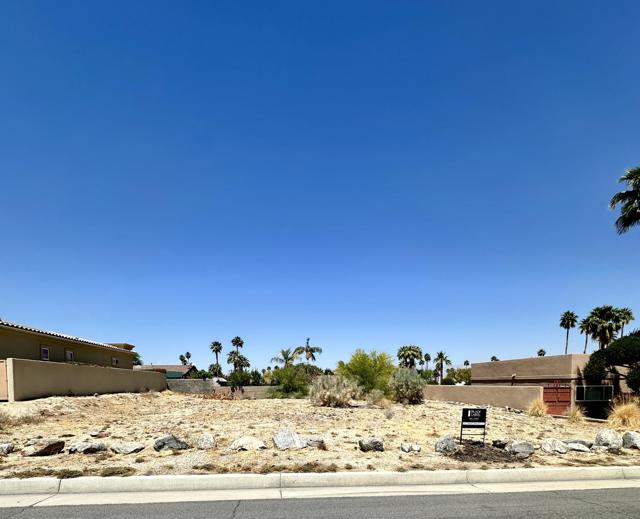 73476 Silver Moon Trail, Palm Desert CA: https://media.crmls.org/mediaz/08702a47-3e5d-48ec-9d68-c6f0304ff728.jpg