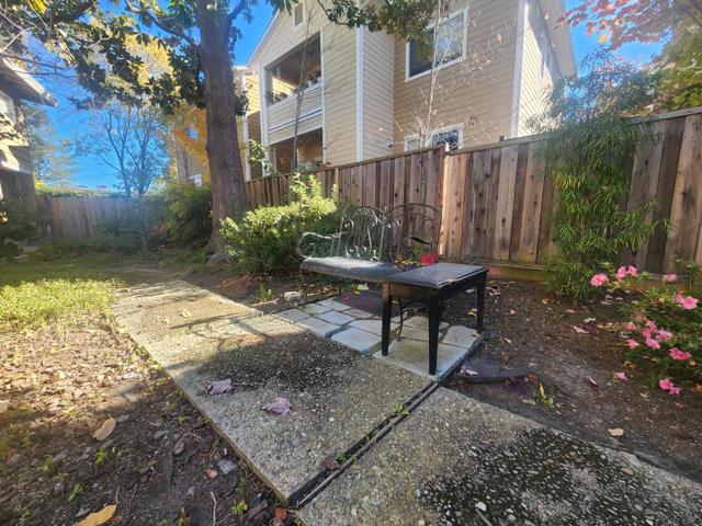42 Tahoe Court, Walnut Creek CA: https://media.crmls.org/mediaz/08702ecc-873b-4014-b74f-d6dec98574c3.jpg