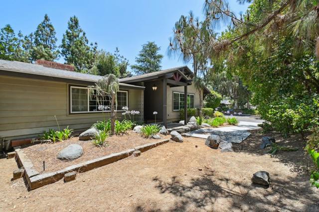 1830 Lisa Terrace, El Cajon CA: https://media.crmls.org/mediaz/0870f29c-bc9f-478d-bd65-be37ed27590e.jpg