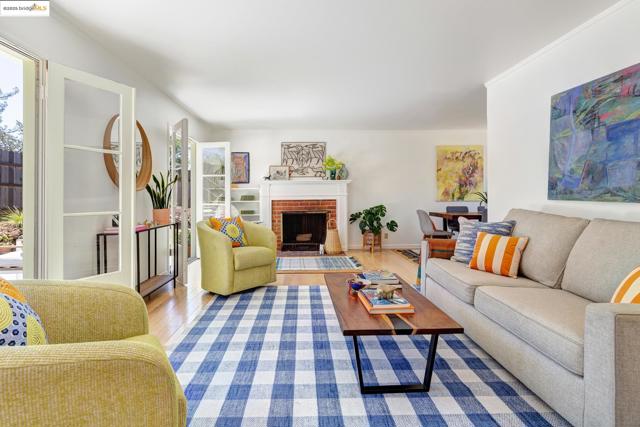 298 Grizzly Peak Blvd, Kensington CA: https://media.crmls.org/mediaz/0871e493-0a70-4f0a-a615-e41ca6757eeb.jpg