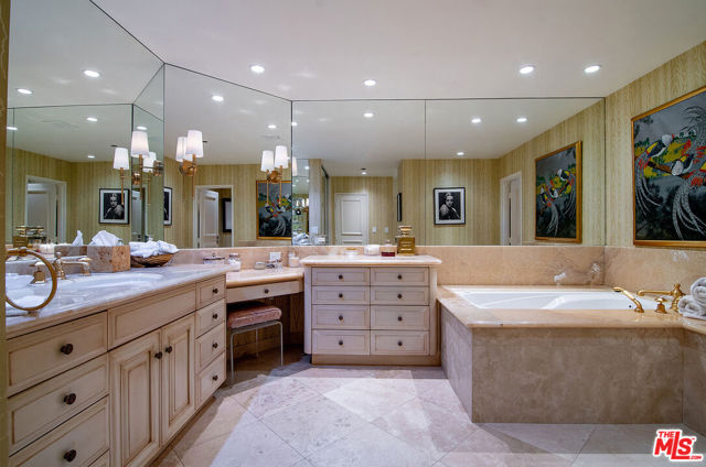 10430 Wilshire Boulevard, Los Angeles CA: https://media.crmls.org/mediaz/087206ee-08f7-43e4-ba95-a921dbbf6565.jpg