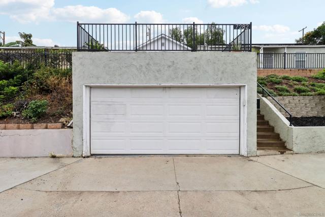 7282 University Ave, La Mesa CA: https://media.crmls.org/mediaz/08723785-f13f-4d33-81ad-38be96653777.jpg