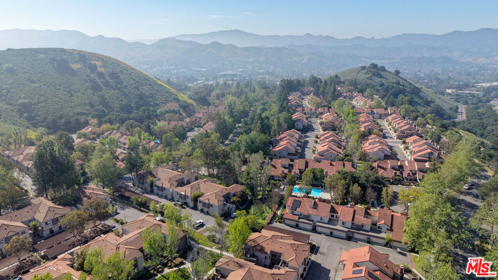 https://media.crmls.org/mediaz/08729eb3-00a9-4d5d-b135-0913db22f620.jpg?preset=X-Large