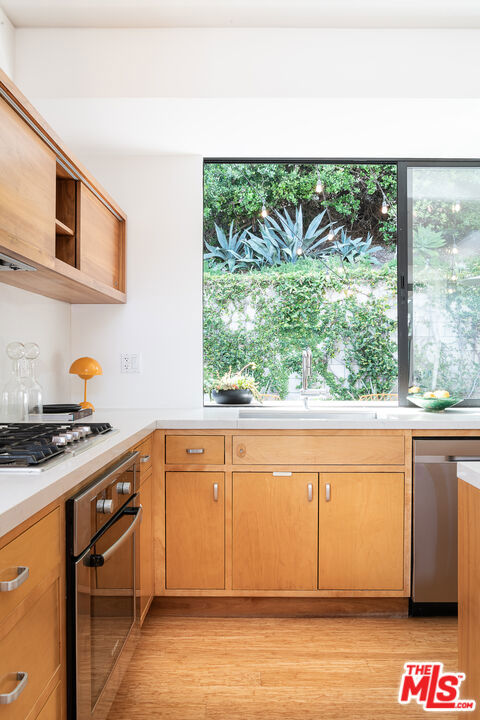 1855 Redcliff Street, Los Angeles CA: https://media.crmls.org/mediaz/0872bb61-84b9-418a-8386-f80a6ef740a7.jpg