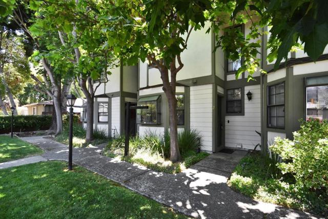 175 Evandale Avenue, Mountain View CA: https://media.crmls.org/mediaz/0872f2cb-15f8-427b-aa39-3417d841028e.jpg