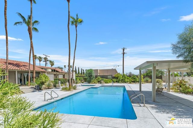 1852 N Mira Loma Way, Palm Springs CA: https://media.crmls.org/mediaz/087306fb-0406-4814-afb1-eab2af41a706.jpg