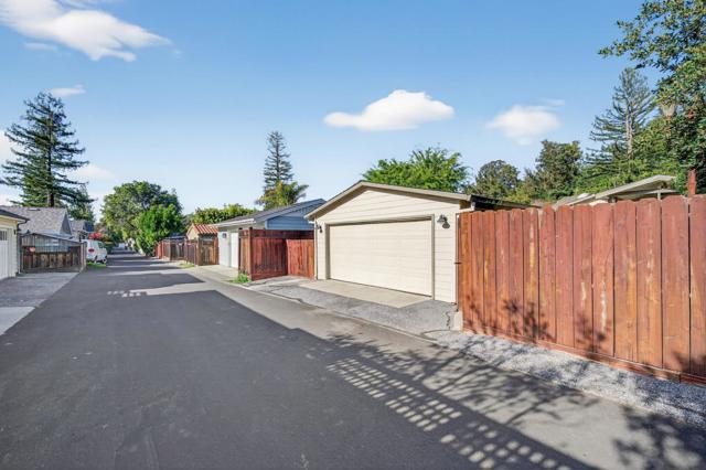 136 Loma Alta Avenue, Los Gatos CA: https://media.crmls.org/mediaz/08738597-b4f1-4e3a-8c5b-f3b320896196.jpg