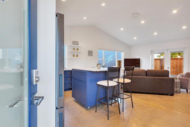 930 Magnolia Drive, Alameda CA: https://media.crmls.org/mediaz/0873cf88-464a-434a-8417-118c1a59f3fc.jpg