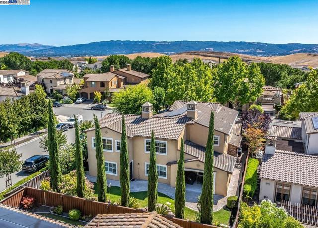 7563 Balmoral Way, San Ramon CA: https://media.crmls.org/mediaz/0873ed91-cc5c-4745-8970-e459dd9f33ae.jpg