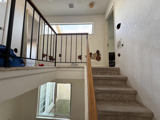 2203 Glenmount Dr, Pittsburg CA: https://media.crmls.org/mediaz/08740b2e-1ae1-451c-a84e-46cb07b8fdf1.jpg