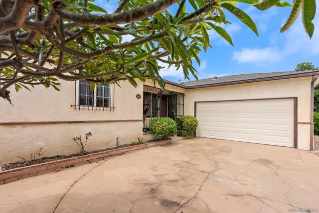 5750 Roanoke St, San Diego CA: https://media.crmls.org/mediaz/08747ff0-bce7-4f92-a817-60ccd55fbd48.jpg