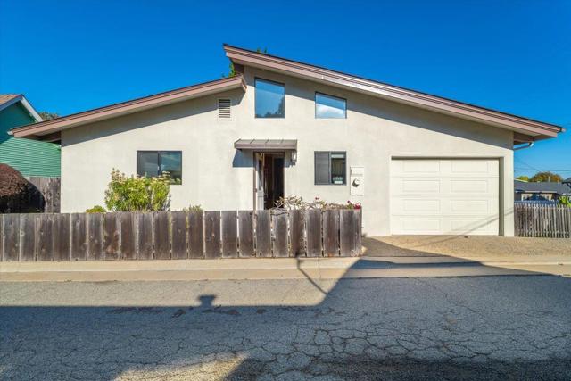 142 11th Street, Pacific Grove CA: https://media.crmls.org/mediaz/0874e6e5-41ce-4819-9925-507103e7dfc3.jpg