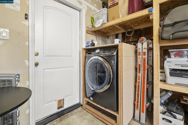 18977 Thornbury ave, Castro Valley CA: https://media.crmls.org/mediaz/087541e2-2f48-4f20-bbb5-571e64f87e5a.jpg