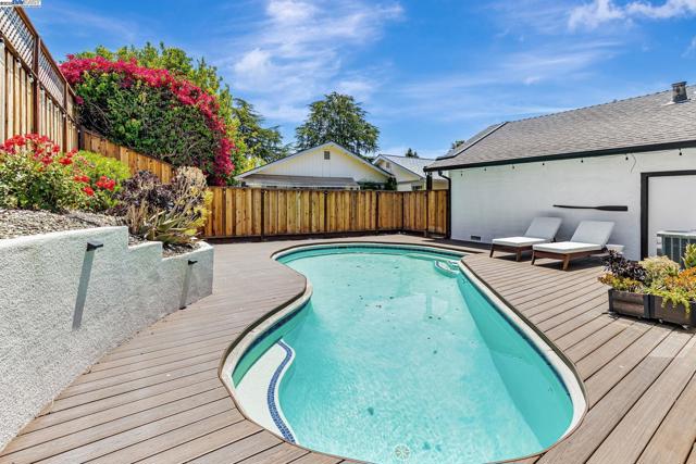 1835 Camino Estrada, Concord CA: https://media.crmls.org/mediaz/0875d6fb-9597-427e-a6ea-a53a3f13db40.jpg