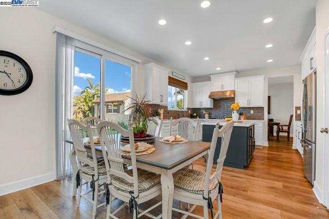 632 Dickinson Ct, Discovery Bay CA: https://media.crmls.org/mediaz/0875e759-2e6e-45a2-b4d2-2ac04bf11669.jpg