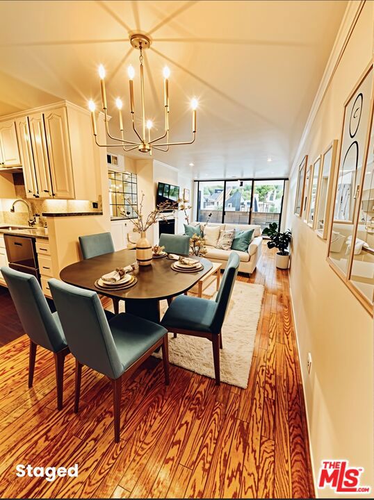 911 N Kings Road, West Hollywood CA: https://media.crmls.org/mediaz/0876f485-9f5f-4e97-b36b-e154f1b3318b.jpg