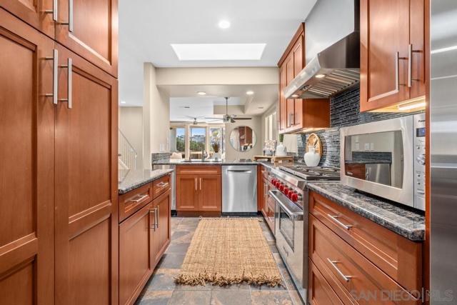 814 Kingston Ct, San Diego CA: https://media.crmls.org/mediaz/0876f72b-e8bd-4a24-b1d4-30435eb19883.jpg