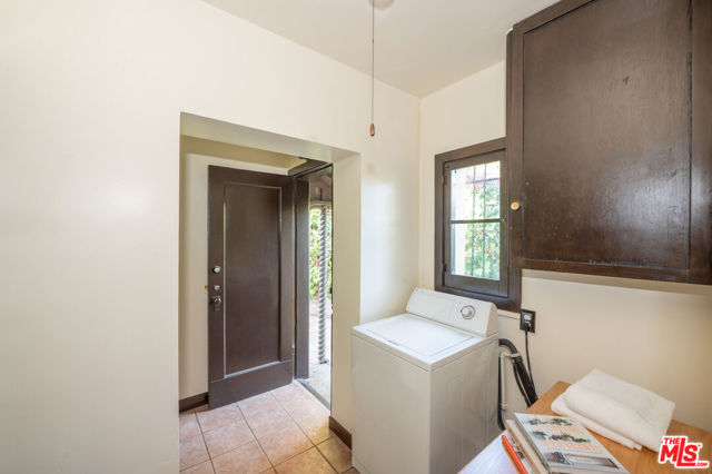 6655 Emmet Terrace, Los Angeles CA: https://media.crmls.org/mediaz/08779531-5e39-4074-9828-0c33d439ac88.jpg