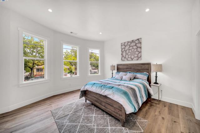 3031 Logan St, Oakland CA: https://media.crmls.org/mediaz/0878c6b8-6888-4e3b-8444-852cdfd661cf.jpg