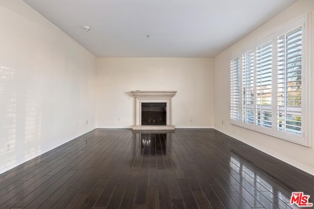 1257 Brockton Avenue, Los Angeles CA: https://media.crmls.org/mediaz/0878cdf3-3630-4a45-afe8-1c97a6dcd4e4.jpg