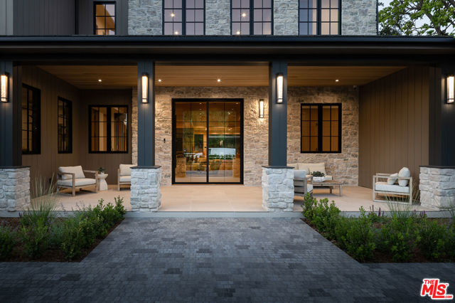 23615 Long Valley Road, Hidden Hills CA: https://media.crmls.org/mediaz/0878f0de-7e62-4d53-8d52-0451c8e49a52.jpg