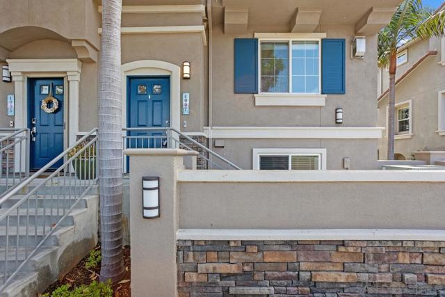 4007 Bluff View Way, Carlsbad CA: https://media.crmls.org/mediaz/08792510-3242-4a1b-8dea-ee27db4a26e1.jpg