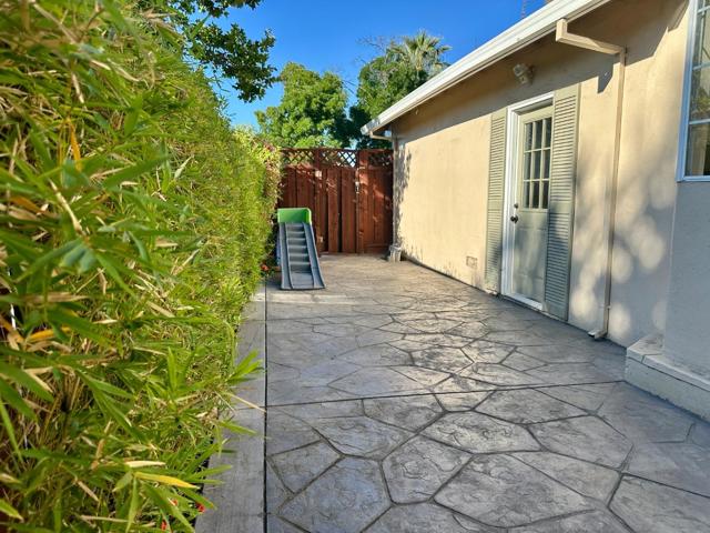 135 Green Hill Way, Los Gatos CA: https://media.crmls.org/mediaz/08793271-7db5-45c4-993d-640c5bbe1904.jpg