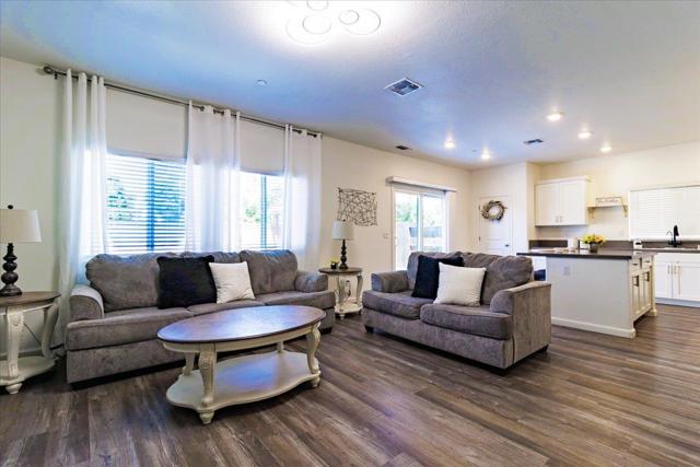 1367 Santini Avenue, Manteca CA: https://media.crmls.org/mediaz/0879569a-0ec8-416e-aa0d-1e2b37299b0b.jpg