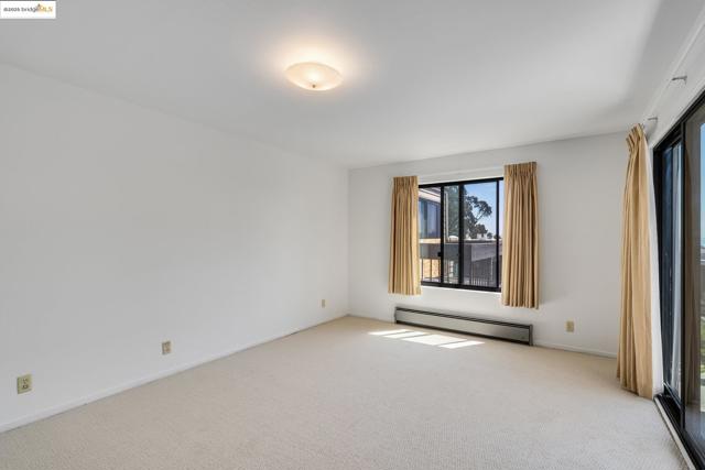 5177 Diamond Heights BLVD, San Francisco CA: https://media.crmls.org/mediaz/08799b12-d634-4ba5-ad4a-f7d8e88b723b.jpg