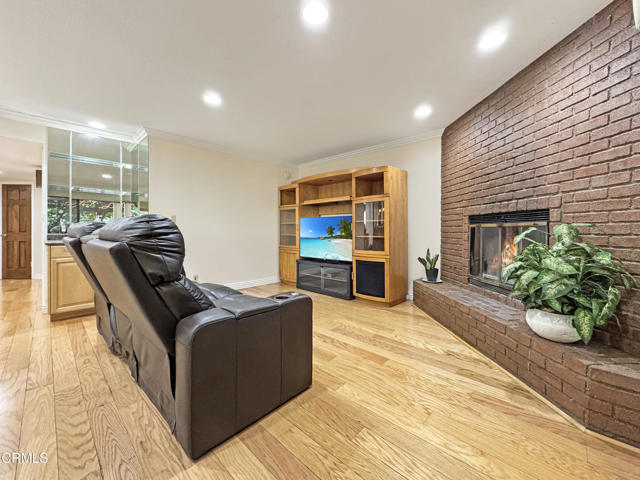 2307 Dorothy Street, La Crescenta CA: https://media.crmls.org/mediaz/087a0788-ee18-4a35-abc2-474a72b0d4ef.jpg