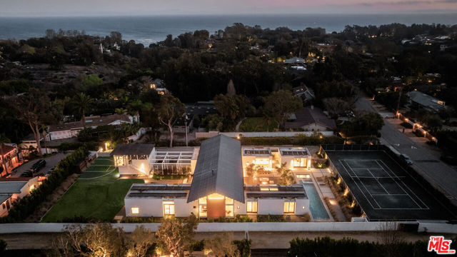 6728 Wildlife Road, Malibu CA: https://media.crmls.org/mediaz/087a2307-d288-4335-9c19-1206c313240a.jpg