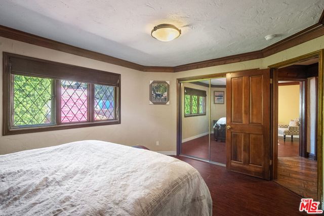 1610 N Beverly Drive, Beverly Hills CA: https://media.crmls.org/mediaz/087a2b3e-e22d-457d-bceb-60dff32bc38c.jpg