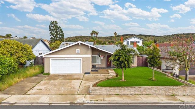 Detail Gallery Image 4 of 19 For 10905 Hansom Ln, Spring Valley,  CA 91978 - 4 Beds | 2 Baths