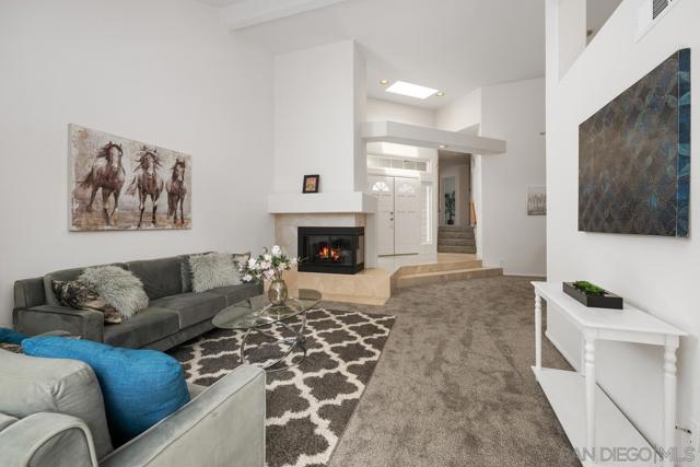 8585 Via Mallorca, La Jolla CA: https://media.crmls.org/mediaz/087a6a34-1e6e-493c-8a56-c7badb87c43e.jpg