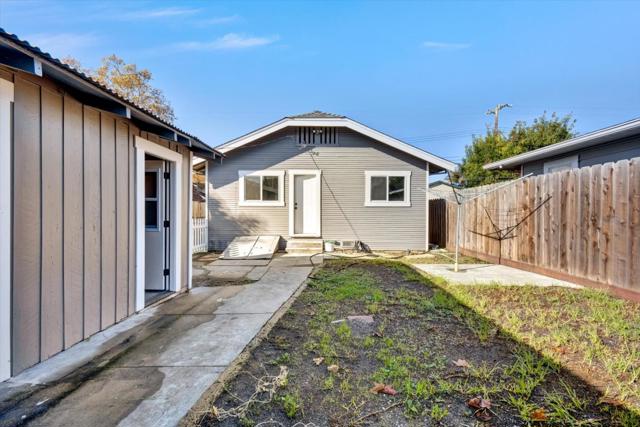 367 College Street, Hollister CA: https://media.crmls.org/mediaz/087a6a73-ef7d-443e-96b7-17557ad86984.jpg