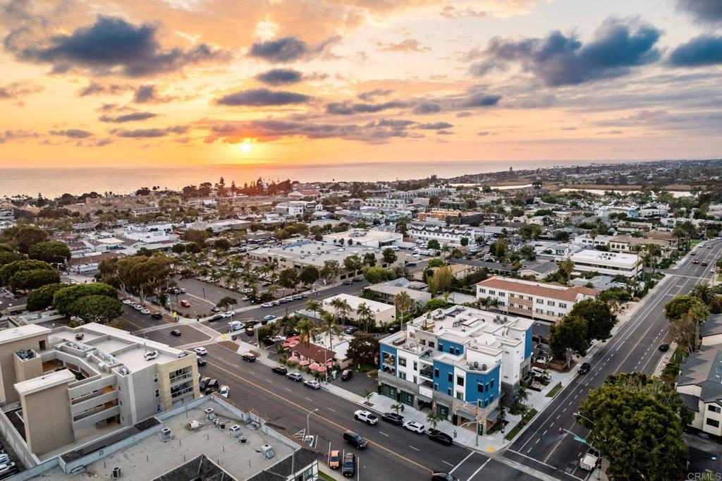 https://media.crmls.org/mediaz/087a9f44-512d-4674-bf34-d51c2c2e4ad1.jpg?preset=X-Large
