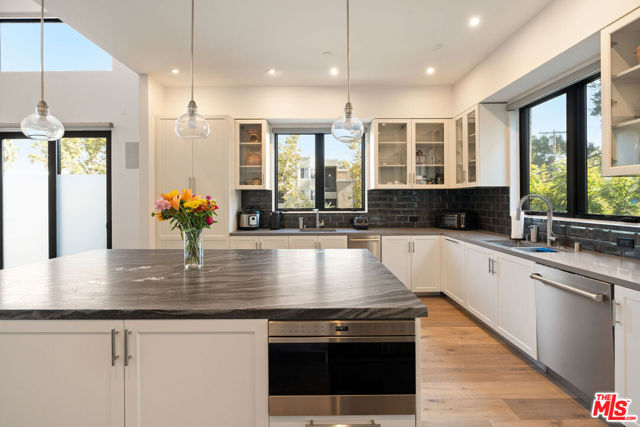 1333 Beverly Green Drive, Los Angeles CA: https://media.crmls.org/mediaz/087ab089-8ca8-4d61-93d9-b6f685337953.jpg
