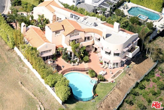 1475 Via Cresta, Pacific Palisades CA: https://media.crmls.org/mediaz/087adf32-5772-414f-927b-2004fd0cab3d.jpg