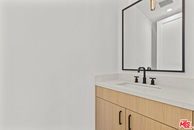 5839 Kester Avenue, Sherman Oaks CA: https://media.crmls.org/mediaz/087ae7b8-53ac-4b5c-a68f-d852c1916a3d.jpg