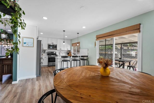 Detail Gallery Image 5 of 28 For 215 Henrietta Ct, San Diego,  CA 92114 - 4 Beds | 2 Baths