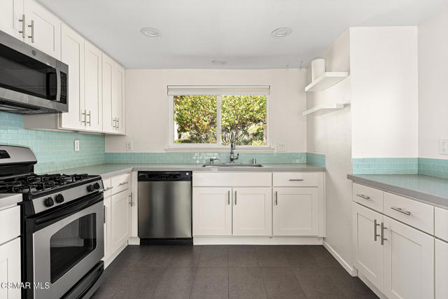 191 Rockrose Lane, Oak Park CA: https://media.crmls.org/mediaz/087b8cc5-fc9f-4955-90cd-0a91315ab7a4.jpg