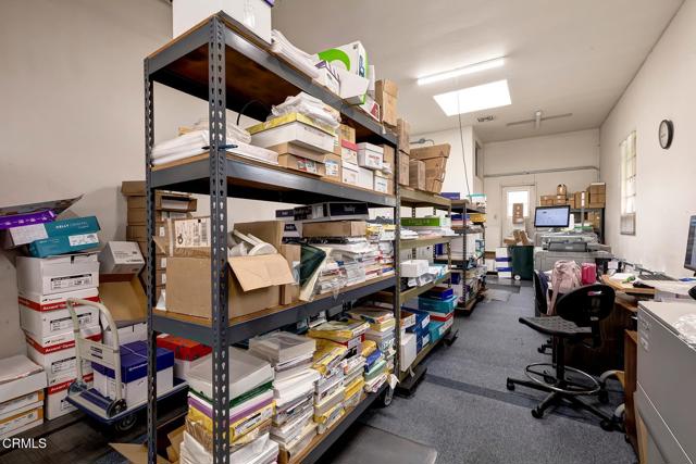 426 W Arbor Vitae Street, Inglewood CA: https://media.crmls.org/mediaz/087b95ba-95ab-43a1-ae0e-d0871b868345.jpg