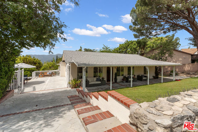2916 Henrietta Avenue, La Crescenta CA: https://media.crmls.org/mediaz/087c3ff2-0c2b-458d-bf41-c03d65605203.jpg