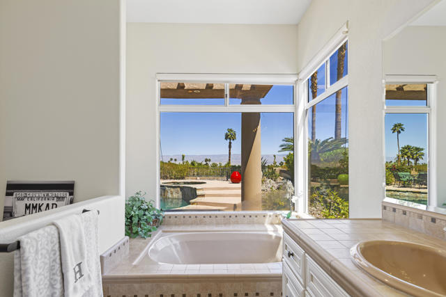 73042 Galleria Court, Palm Desert CA: https://media.crmls.org/mediaz/087caff2-190d-4c05-b890-1314f123f97a.jpg