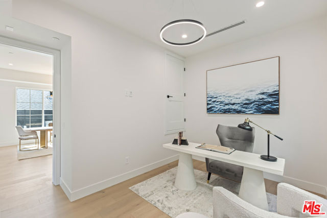 908 Rosecrans Avenue, Manhattan Beach CA: https://media.crmls.org/mediaz/087cbc2d-1955-4208-b2ce-d2654fdf65df.jpg