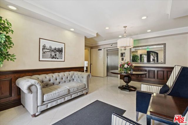 261 S Reeves Drive, Beverly Hills CA: https://media.crmls.org/mediaz/087ccb1a-6027-450e-845e-d9209fdc1402.jpg